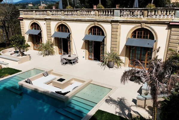 Outdoor dining - La Limonaia di Villa Aurora - Sweet Dreams in Florence (Firenze)