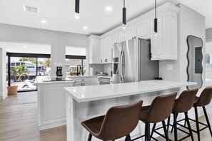 Mikrowelle, Ofen, Herdplatte, Geschirrspüler