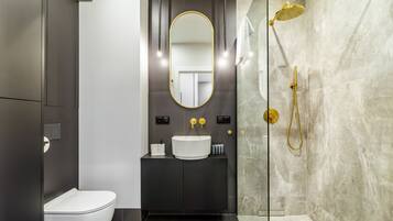 Apartamento luxo, 1 quarto, cozinha americana, vista para a cidade | Banheiro | Chuveiro, secador de cabelo, toalhas de banho, sabonete