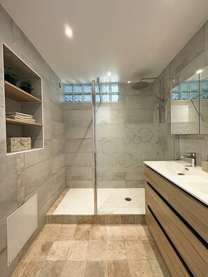 Shower, hair dryer, towels, soap