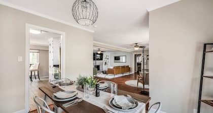 Spacious Family Home | Sleeps 8 · Garage