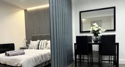 Massive Luxury Garden Studio/Gym Access (Studio T)