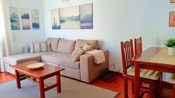 Căn hộ, 1 phòng ngủ, ban công, quang cảnh vườn | Phòng khách