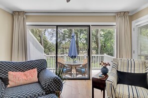 Télévision, table de tennis de table, imprimantes