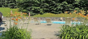 Stylish 2BR w/ Woodstove & Pool
