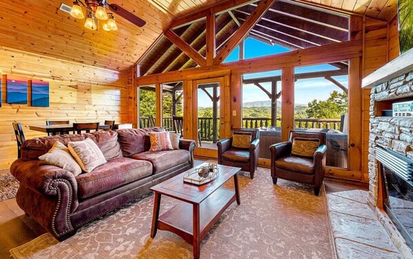 TV connectée, cheminée, lecteur de DVD, baby-foot