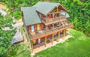 Exterior - Sawmill Lodge: Hot Tub, Theater, Putt Putt & Views (Sevierville)