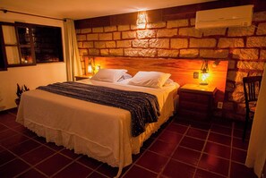 5 bedrooms, desk, iron/ironing board, WiFi (free)