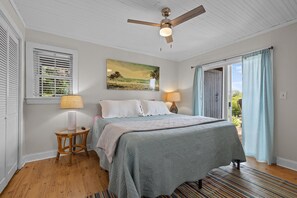 4 soverom, skrivebord, strykejern/-brett og internettilgang