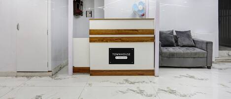 Hus | Reception