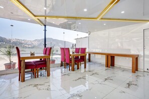 House | Outdoor dining