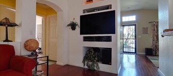 Well Appointed 2 Bedroom with Home Office in Elk Grove