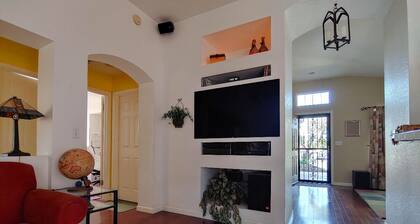 Well Appointed 2 Bedroom with Home Office in Elk Grove