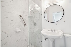 Shower, hair dryer, towels