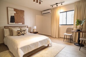 1 bedroom, iron/ironing board, internet, bed sheets - Modern studio in Gazcue: minutes from Colonial Zone & Incipler (Santo Domingo)