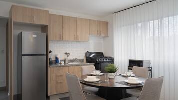 Fridge, microwave, oven, coffee/tea maker
