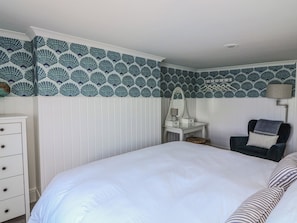 2 bedrooms, individually decorated, individually furnished, free WiFi