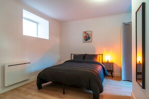 1 bedroom, iron/ironing board, free WiFi, bed sheets - Donovan - 5 minutes à pied de la gare (Quimper)