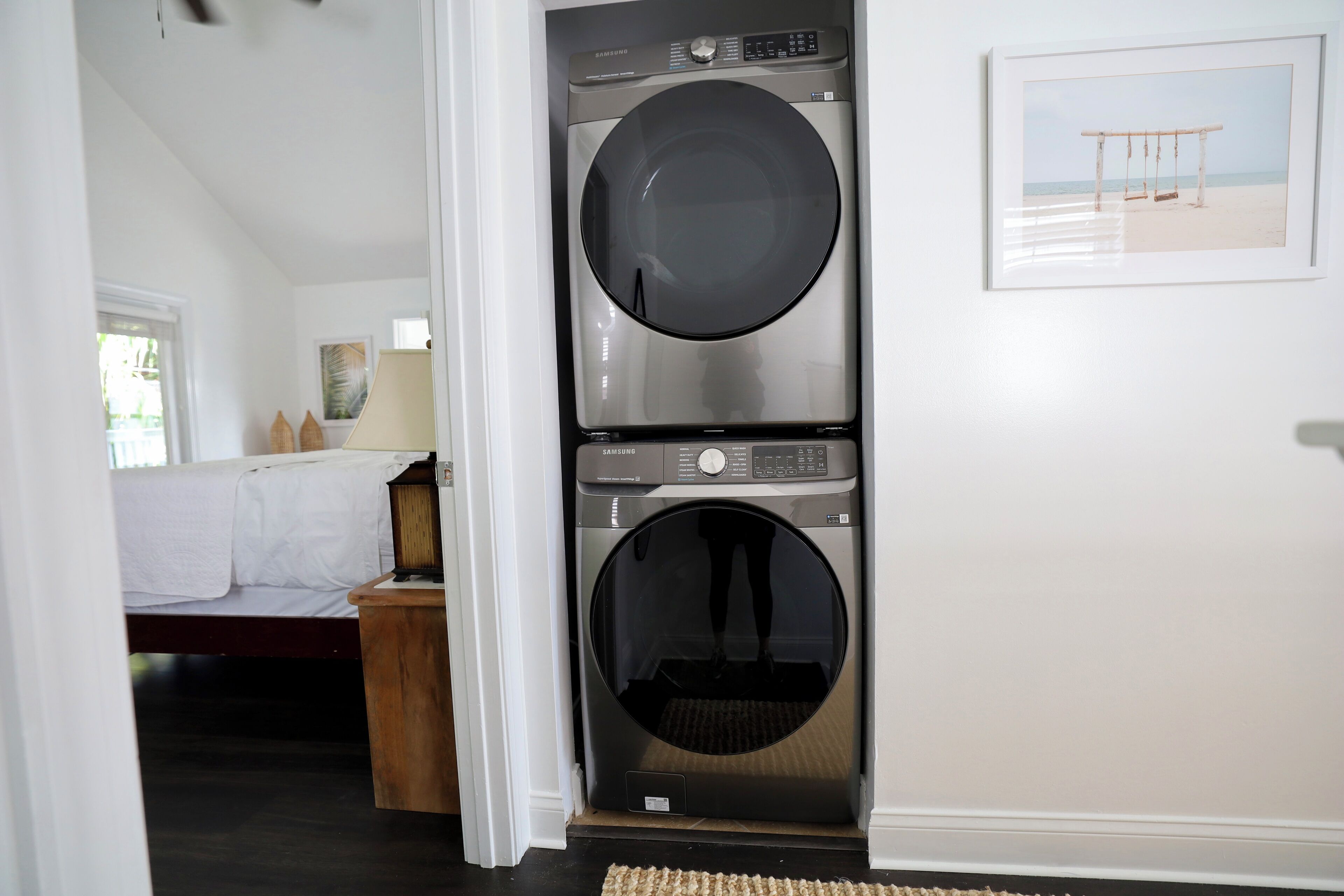 3 slaapkamers, een bureau, een strijkplank/strijkijzer, reisbedje