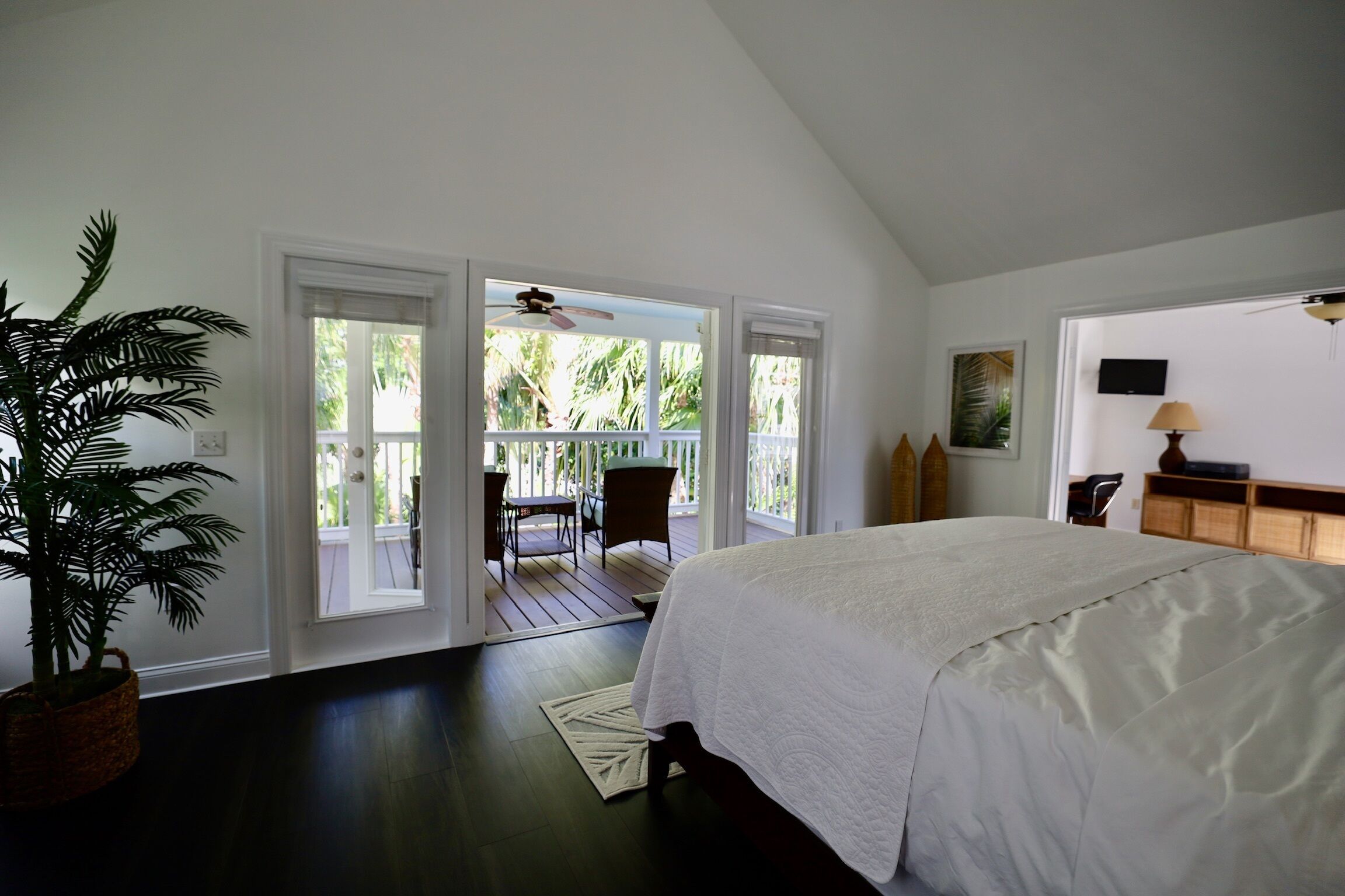 3 bedrooms, desk, iron/ironing board, travel cot