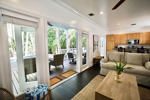 Smart TV, reproductor de DVD, libros y impresora 