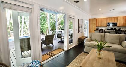 Charming 3-bedroom house featuring a heated private pool.