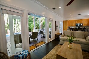 Smart-TV, DVD-Player, Bücher, Drucker