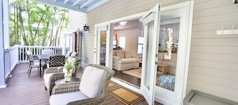 Charming 3-bedroom house featuring a heated private pool.
