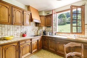 Kühlschrank, Mikrowelle, Ofen, Geschirrspüler