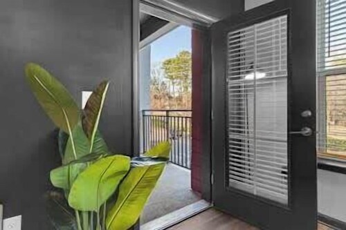 Luxe King 3BR Suite in North Raleigh!