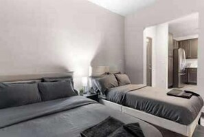 3 bedrooms, iron/ironing board, travel crib, WiFi - Luxe King 3BR Suite in North Raleigh! (Raleigh)