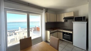 Kaffetrakter/tekoker, kjøleskap, mikrobølgeovn og ovn