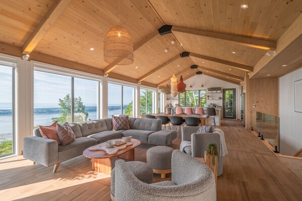 Televisie en een open haard