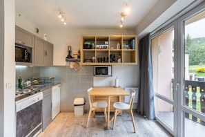 Fridge, microwave, oven, dishwasher - Le Mont Louis - Accès direct remontées mécaniques (Les Angles)