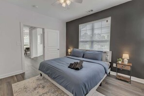 2 habitaciones, tabla de planchar con plancha, wifi y ropa de cama 