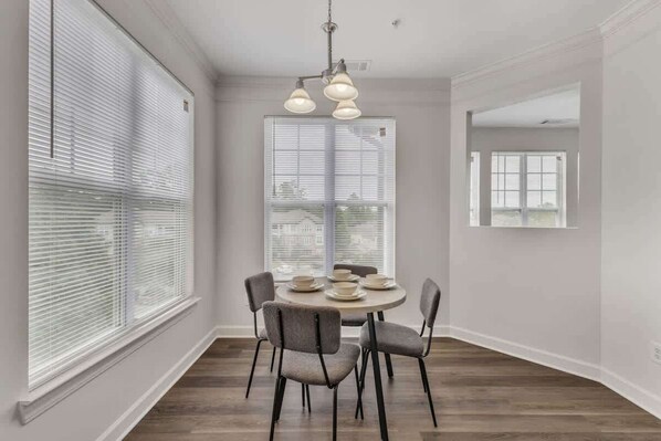 Dining - Upscale King 4BR Suite Mins to Downtown Raleigh! (Cary)