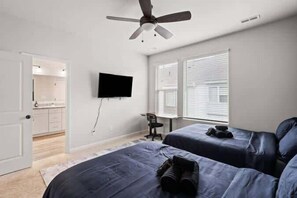 3 chambres, fer et planche à repasser, Wi-Fi, draps fournis