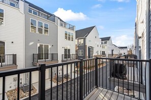 Property grounds - Luxe 4BR King Townhouse w/ Rooftop in Uptown CLT! (Charlotte)