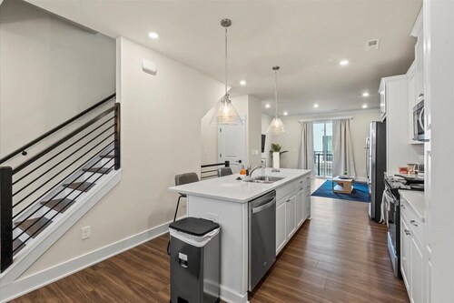 Luxe 4BR King Townhouse w/ Rooftop in Uptown CLT!