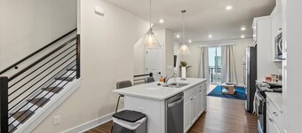 Luxe 4BR King Townhouse w/ Rooftop in Uptown CLT!