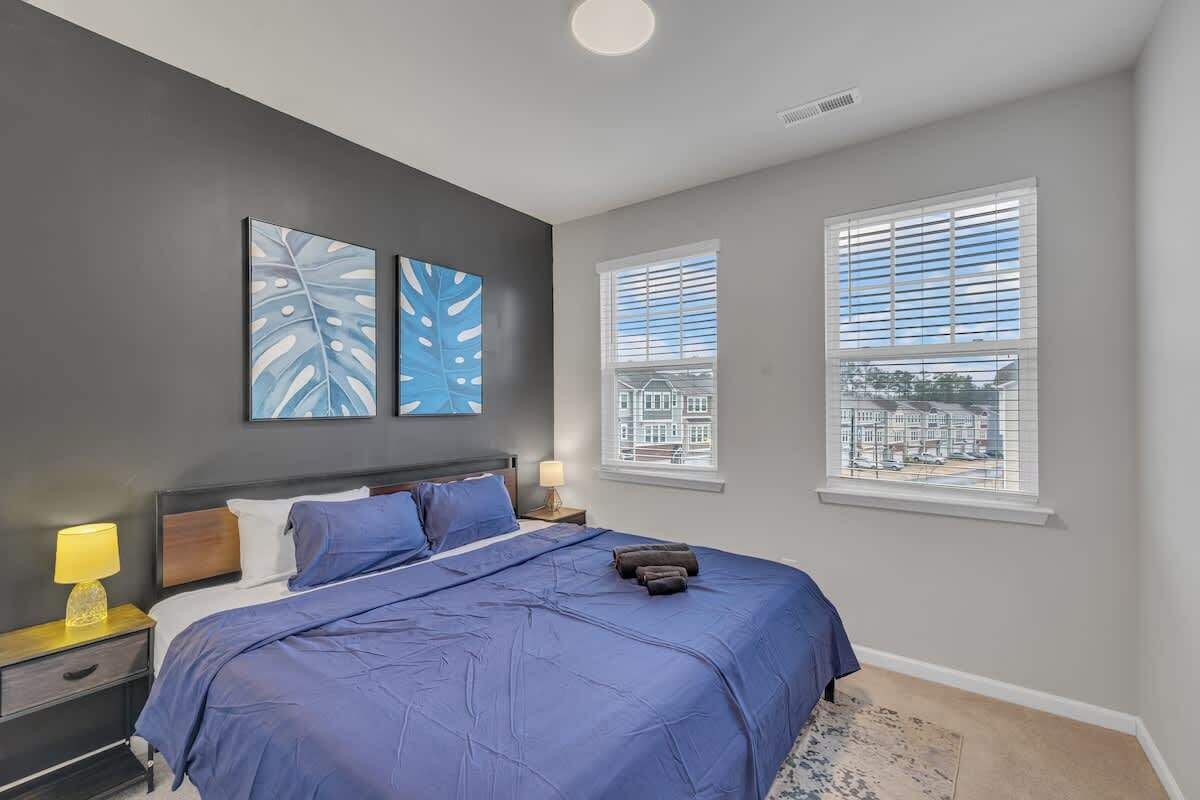 3 slaapkamers, een strijkplank/strijkijzer, reisbedje, wifi