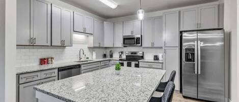 Refrigerador, microondas, parrilla de estufa y lavavajillas