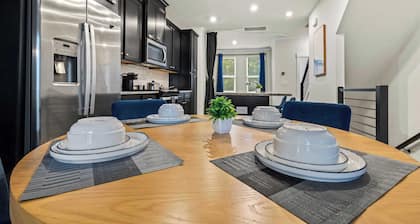 Luxe 4BR King Townhouse w/ Rooftop in Uptown CLT!