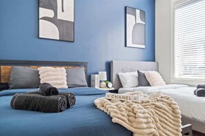 1 habitación, tabla de planchar con plancha, cuna de viaje y wifi