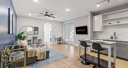 Luxe 1BR Suite in Waverly Charlotte!