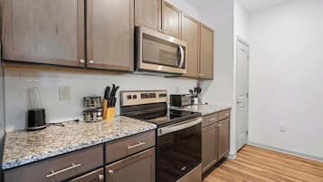 Fridge, microwave, stovetop, dishwasher