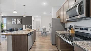 Fridge, microwave, stovetop, dishwasher
