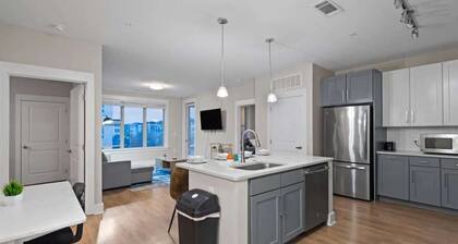 Upscale King 3BR Suite Mins to Uptown Charlotte!