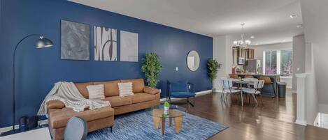 Een televisie en een kantoor