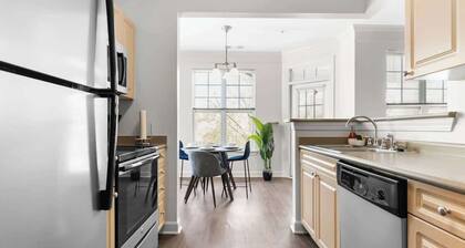 Upscale King 2BR Suite Mins to Downtown Raleigh!